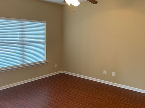2nd image of 822 Lower Park Pl