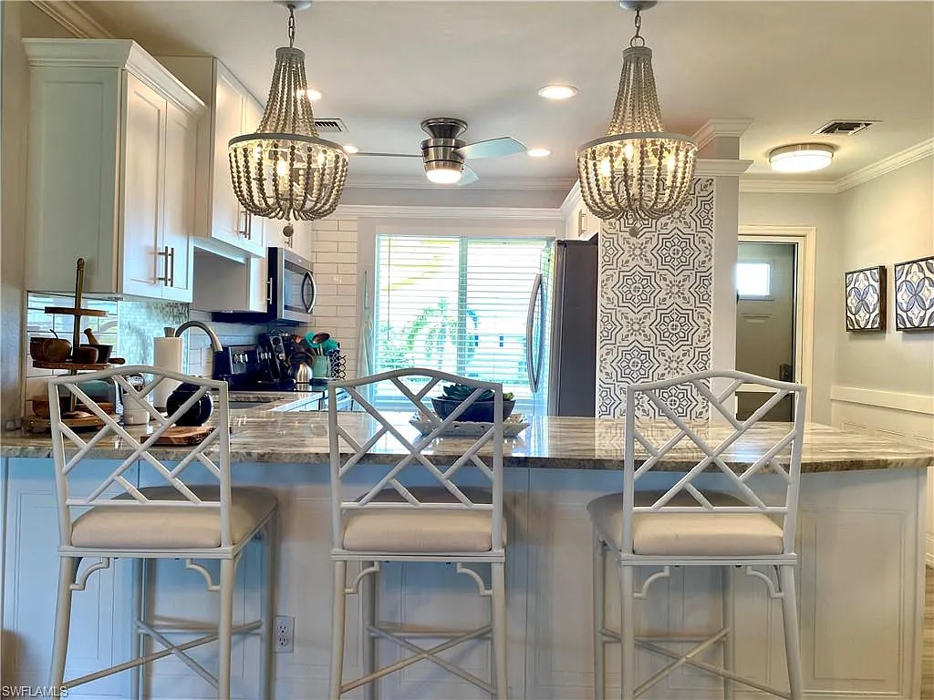 2 bed, 2.0 bath, 1270 sqft, $5,200 — Photo 2
