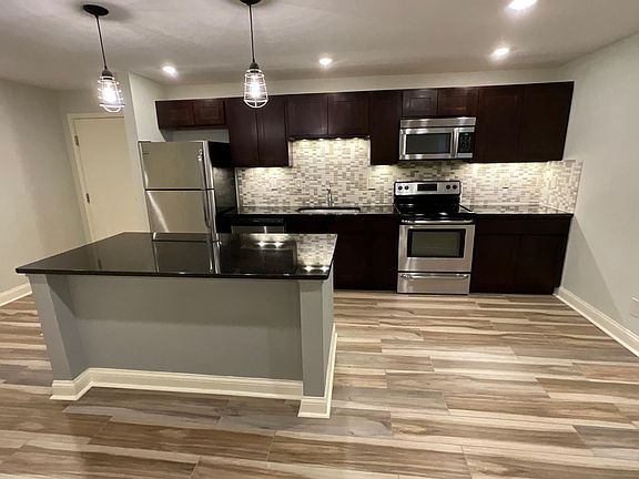 4th image of 1975 Wilson Ave #9