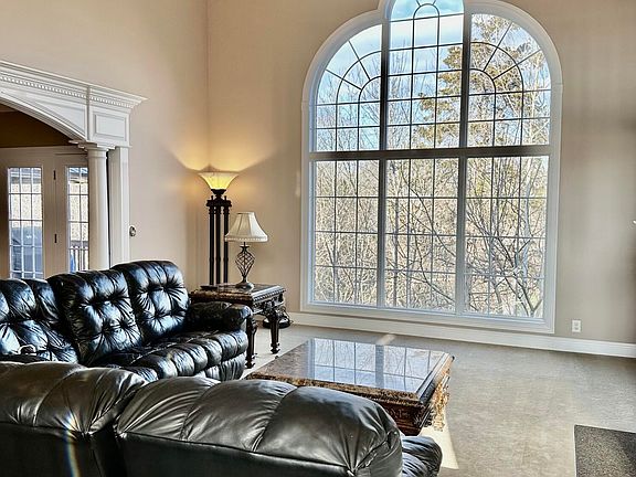 4th image of 363 White Tail Cir