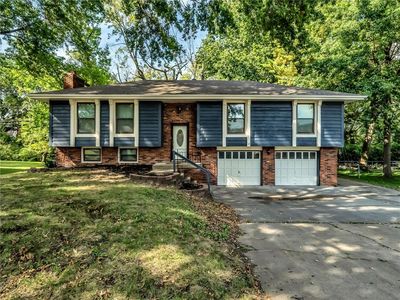 1600 NE Rosewood Dr, Kansas City, MO, 64118