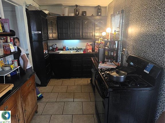 4th image of 736 S Woodward St #734