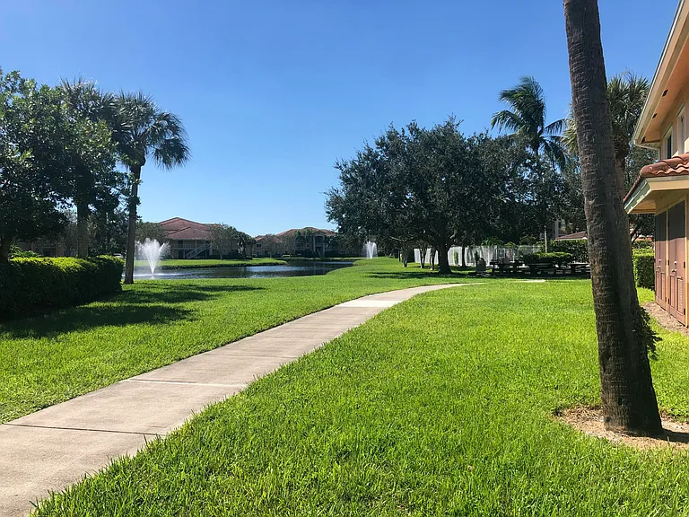 181 SW Palm Dr #203 — Photo 23