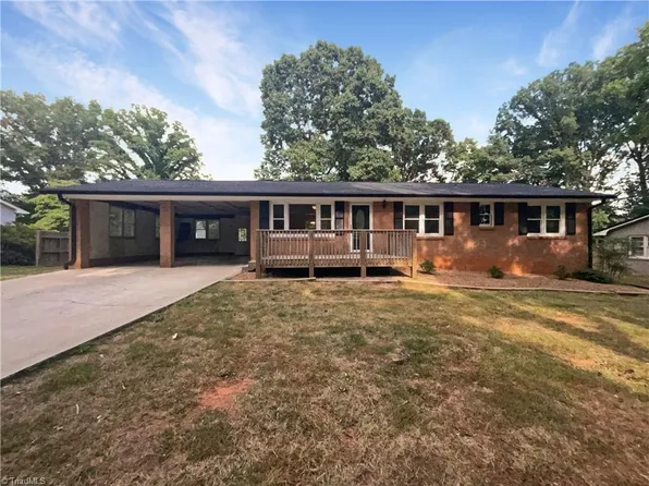 940 Country Ln, Winston Salem, NC 27107