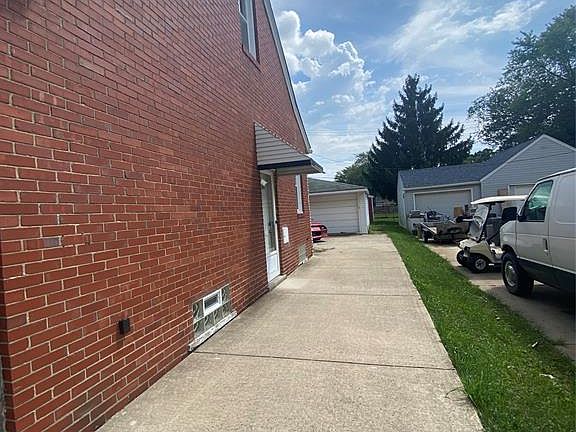 2nd image of 2469 Pingree Ave