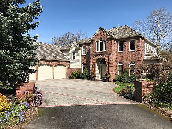 13322 Leslie Ct