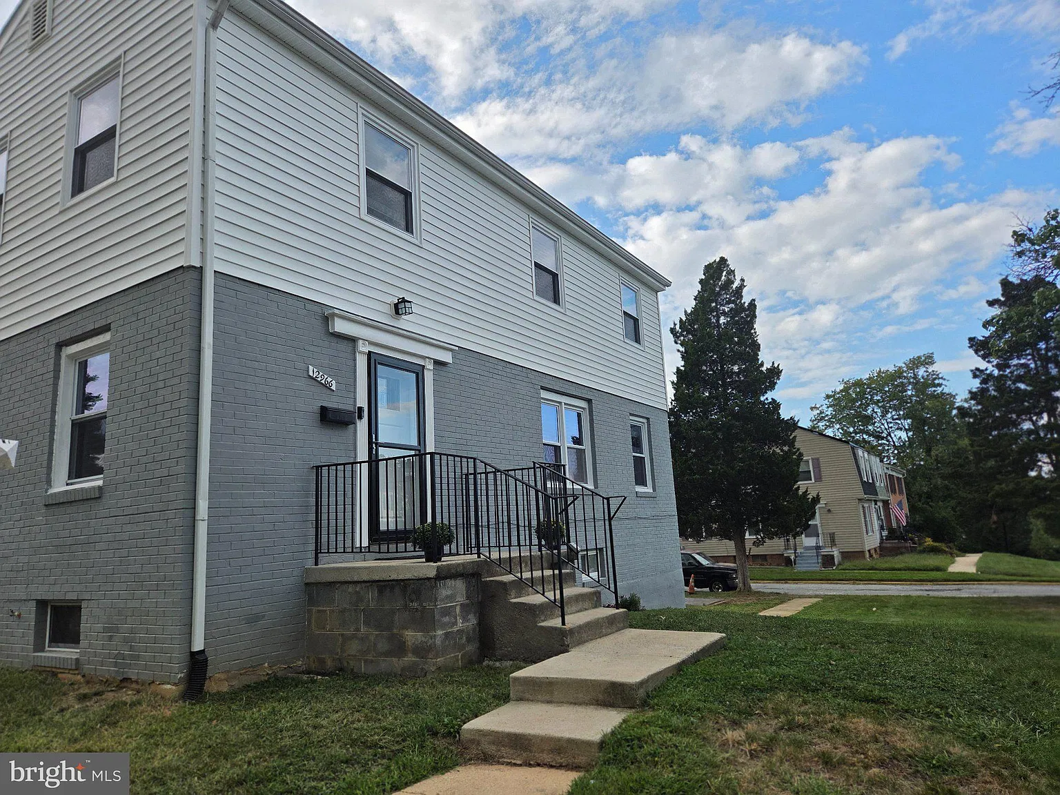 3 bed, 3.0 bath, 1975 sqft, $3,000 — Photo 2