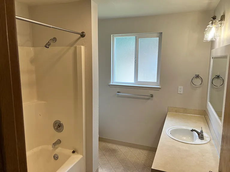 131 Lippert Dr W #203 — Photo 7