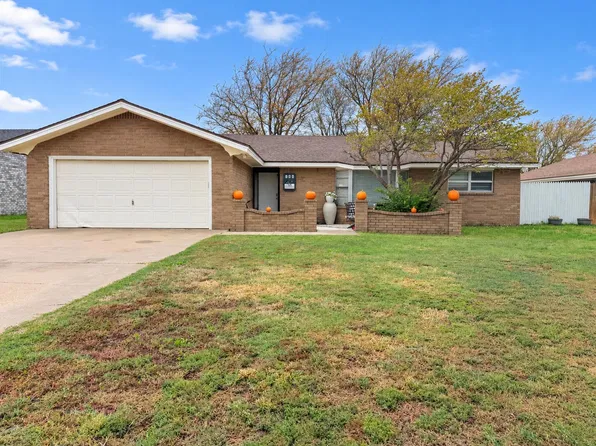 104 Holly Cir, Levelland, TX 79336