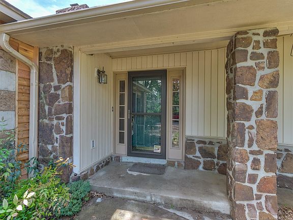 5th image of 516 Bay Oaks Pl