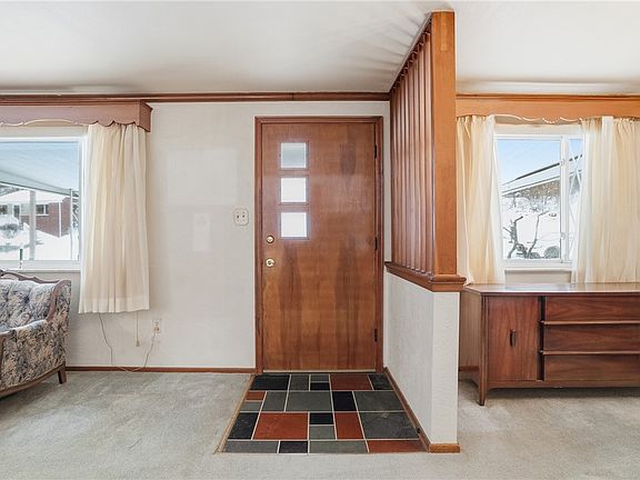 5th image of 494 Barbara Dr