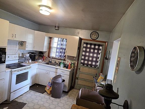 5th image of 8 Laurel Ln