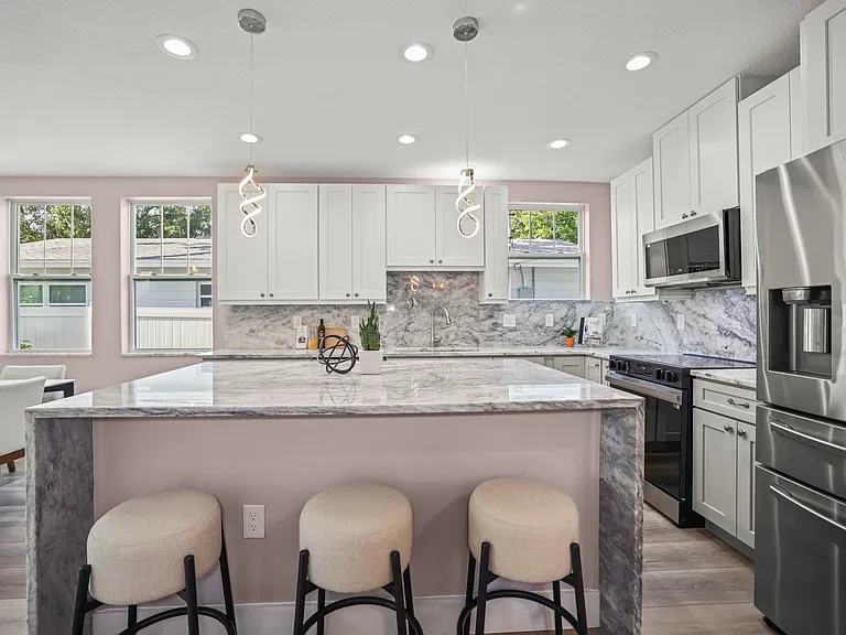 3259 Emerson Ave S — Photo 9