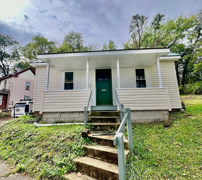 400 White Ave