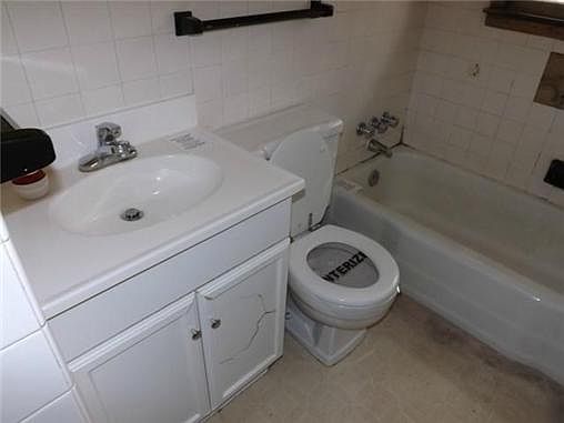 5th image of 908 Lindenwood Ln