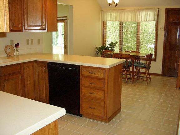 4th image of 5689 Sells Mill Dr