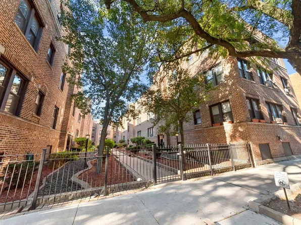 3728 N Pine Grove Ave APT 3W, Chicago, IL 60613