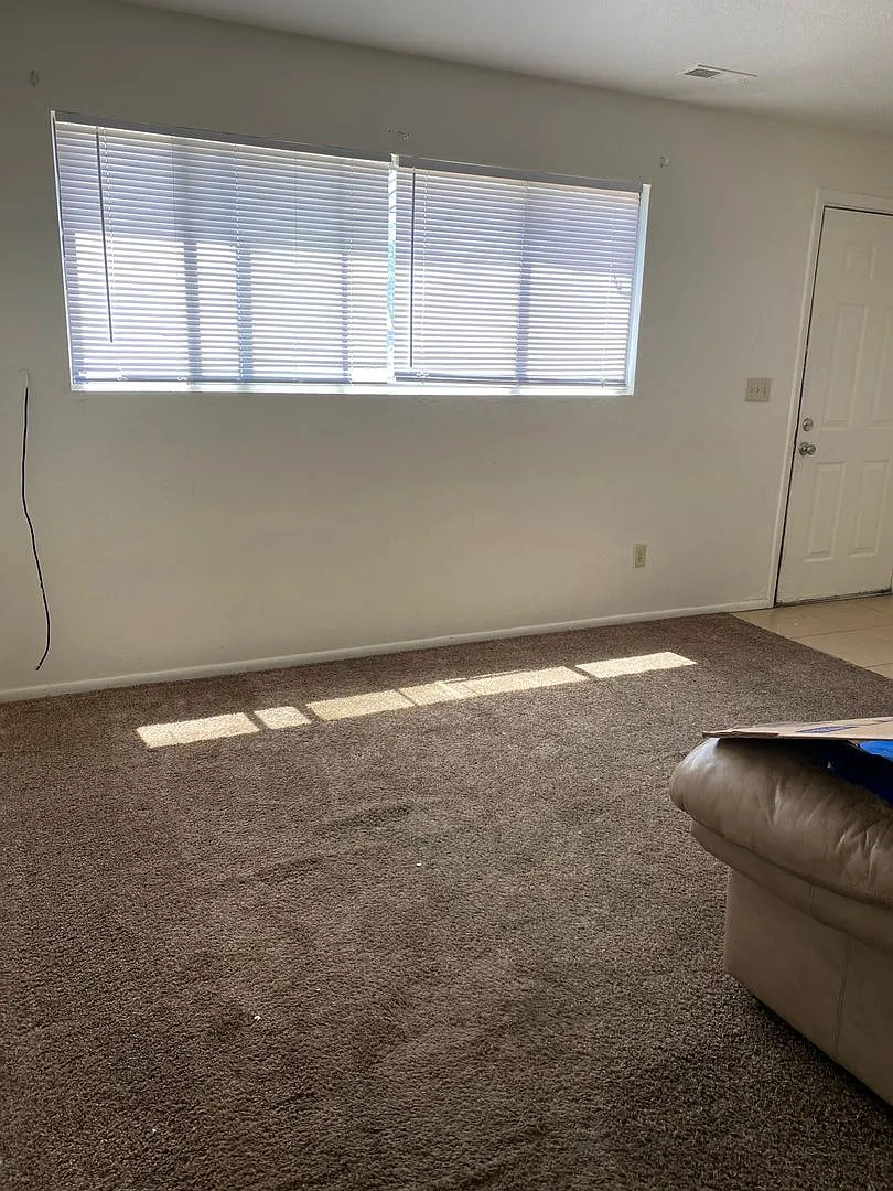 3 bed 1 bath Lower Unit Apartement — Photo 4