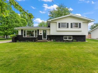 716 Pettibone St, Crown Point, IN 46307