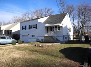 239 Arlington Dr, Fords, NJ 08863