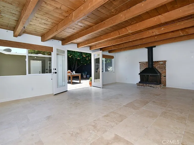13902 Calvert St — Photo 13