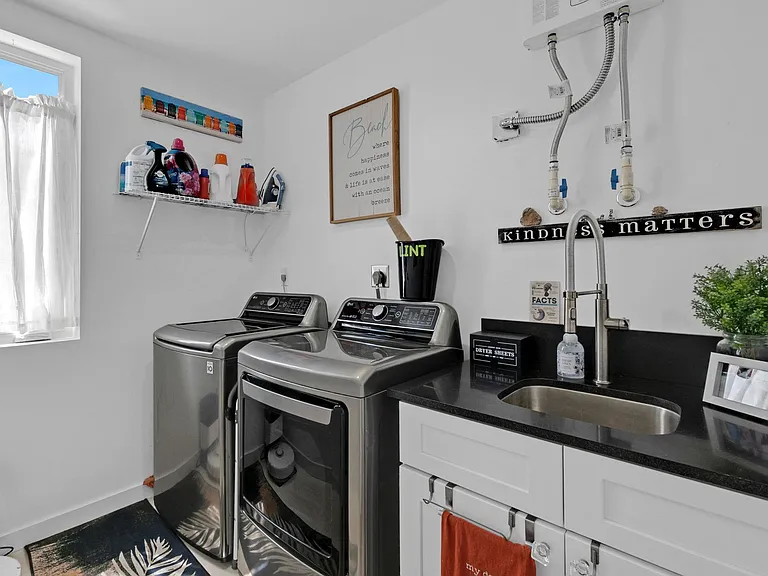 317 E Seaview Cir — Photo 51