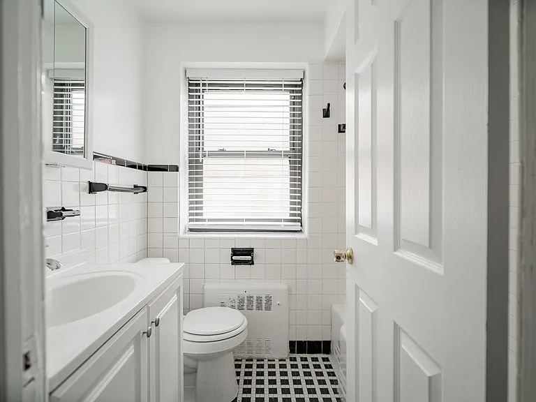 Bathroom 7361-1S