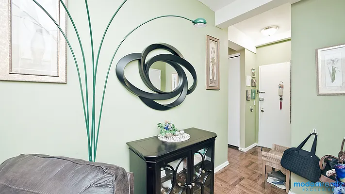 Sold by Moda Realty | media 20
