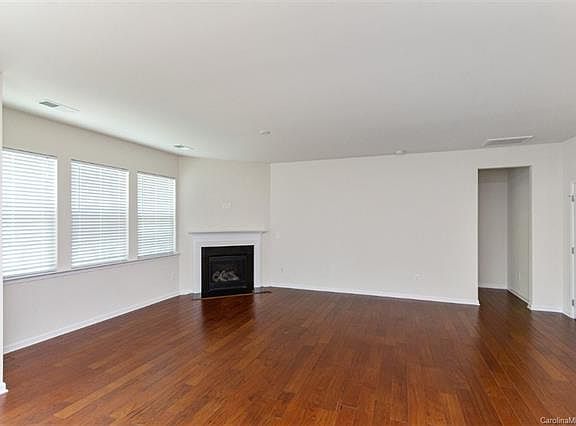 3rd image of 106 Swamp Rose Dr