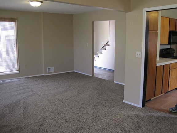 4th image of 220 N Jones St