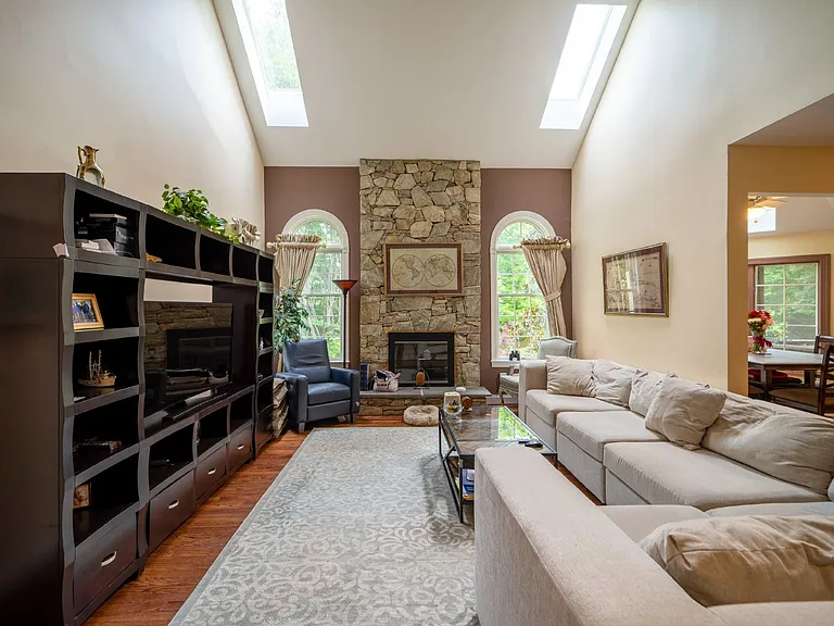 1115 Amanda Dr — Photo 22