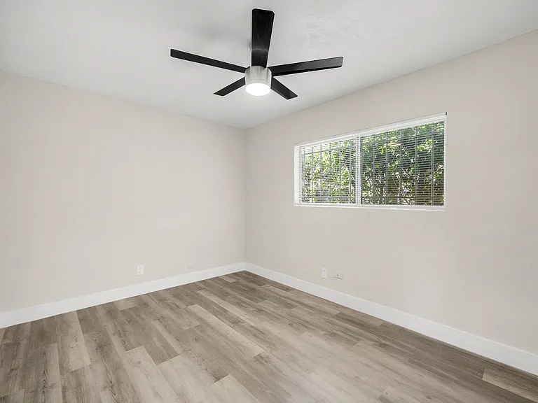 4500 N Lakewood Blvd — Photo 11