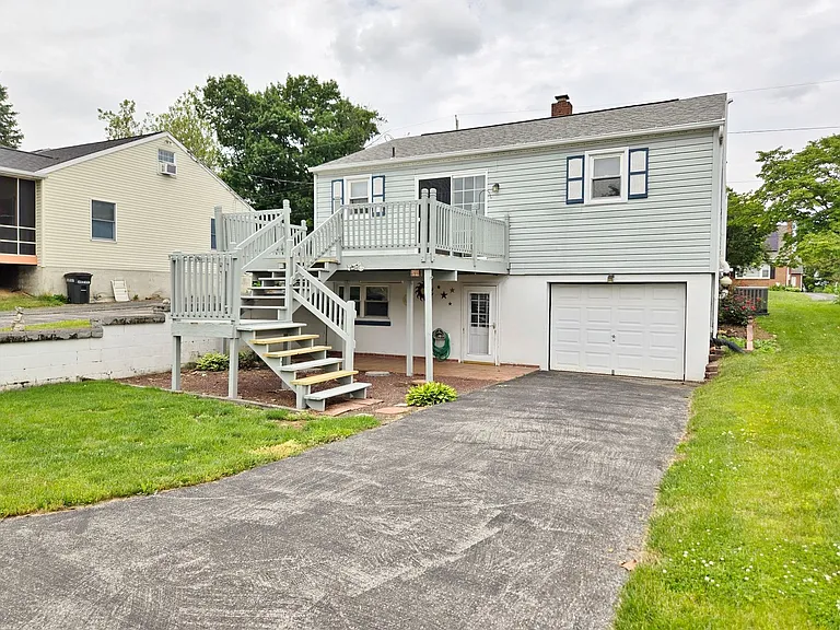 125 Grant Dr — Photo 2