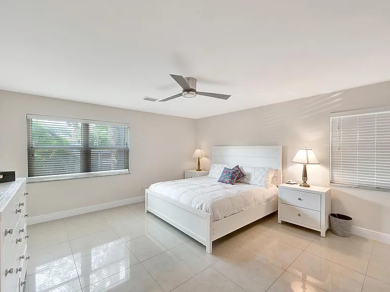 537 E Causeway Blvd — Photo 8