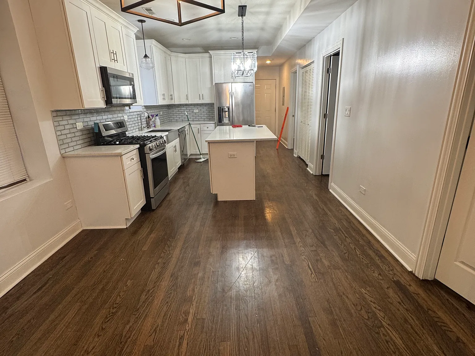 1420 S 49th Ave — Photo 2