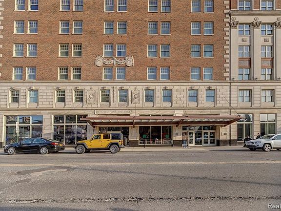 3rd image of 525 W Lafayette Blvd #39-18B