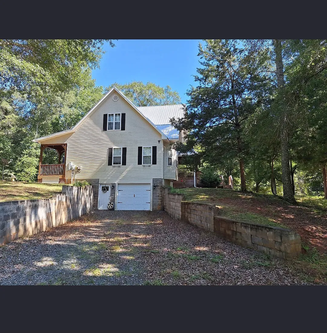 4 bed, 1955 sqft, $1,975 — Photo 3