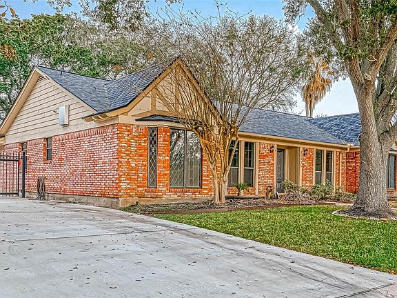 2nd image of 15935 Larkfield Dr