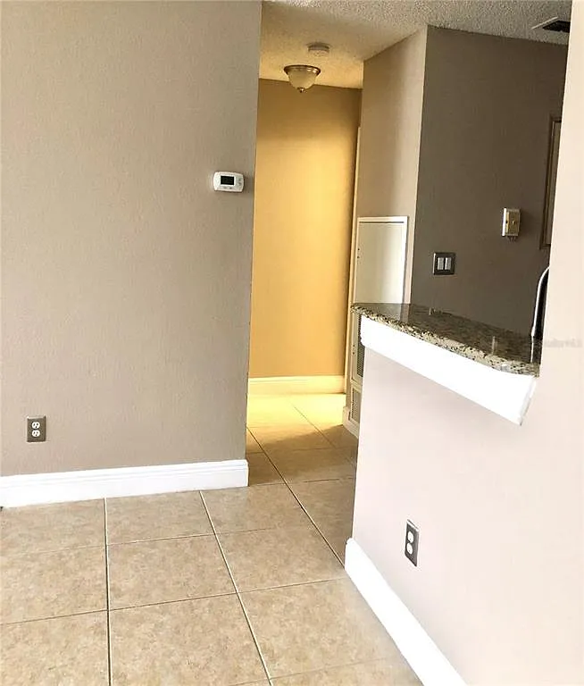 1 bed, 1.0 bath, 627 sqft, $1,300 — Photo 4