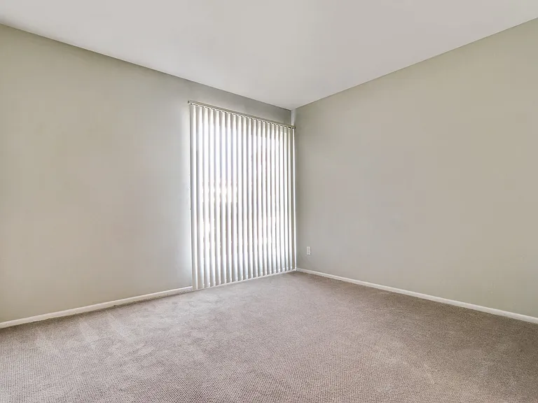 5830 Reseda Boulevard — Photo 78