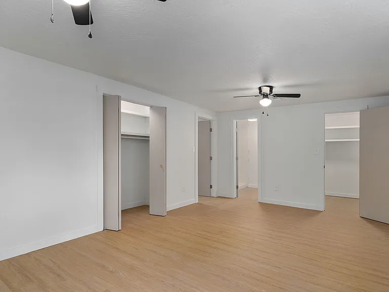 2025 E Battlefield Rd — Photo 14