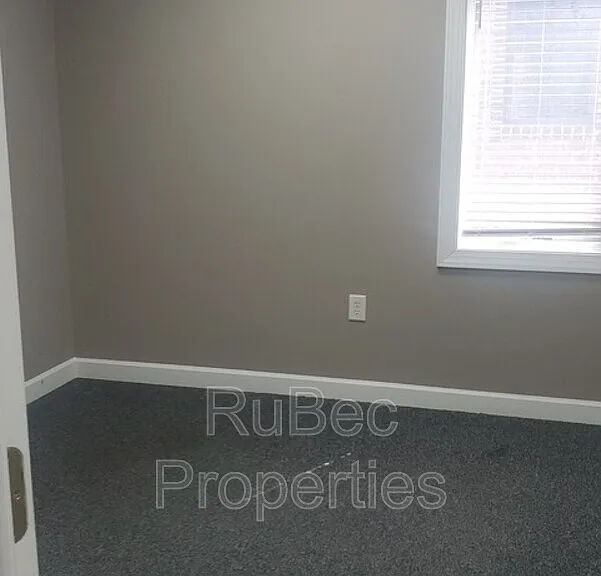 1931 J N Pease Pl #202 — Photo 13