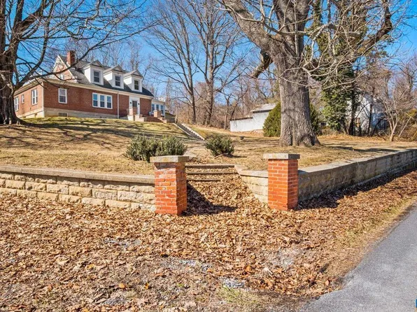 8 Raphine Walnut Ln, Raphine, VA 24472