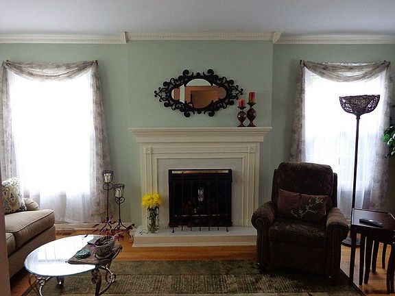 3rd image of 332 W Hawthorne Blvd