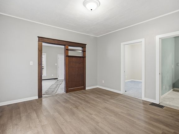 4th image of 1329 W 3rd St