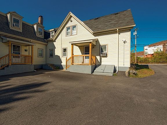 4th image of 426 Whittenton St