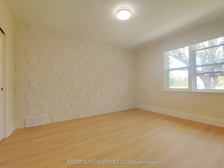 55 Glen Agar Dr — Photo 9
