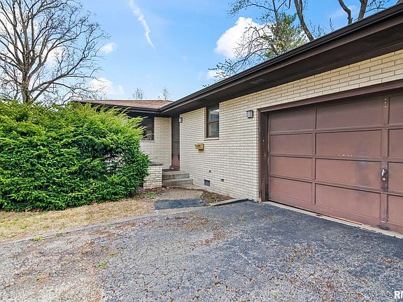 3rd image of 14 Pinehurst Dr