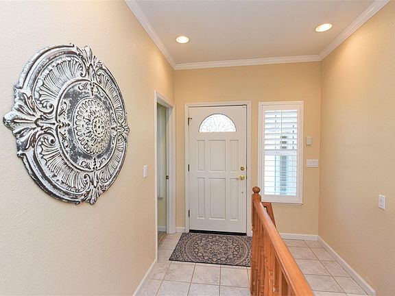 4th image of 19044 Berg Ct