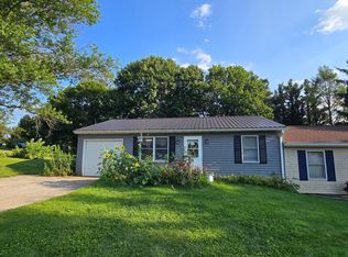 10 Memory Ln, Stewartstown, PA 17363